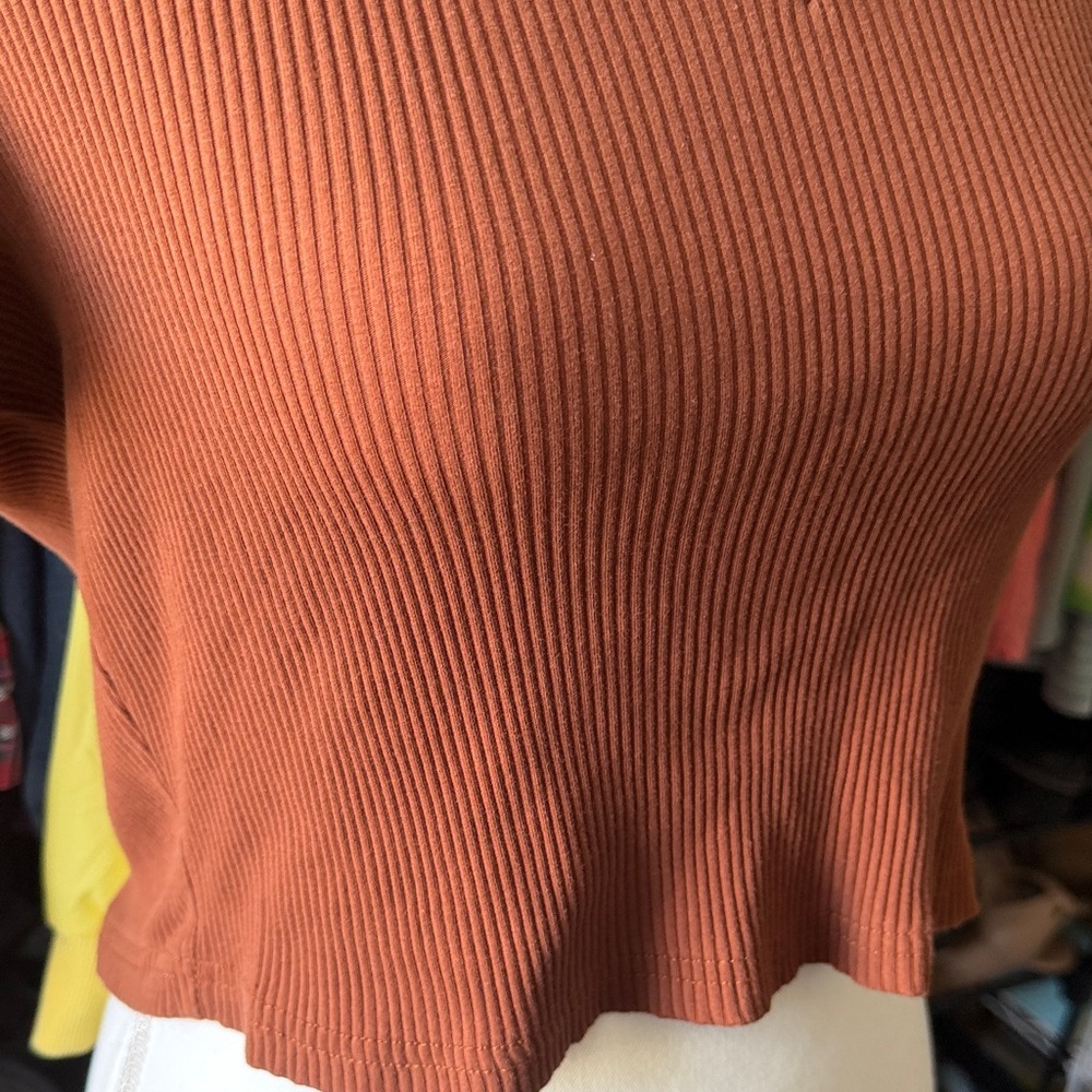 SHEIN Rust Ribbed Crop Top - Picture 4 of 7